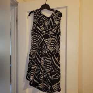 Black sleeveless dress